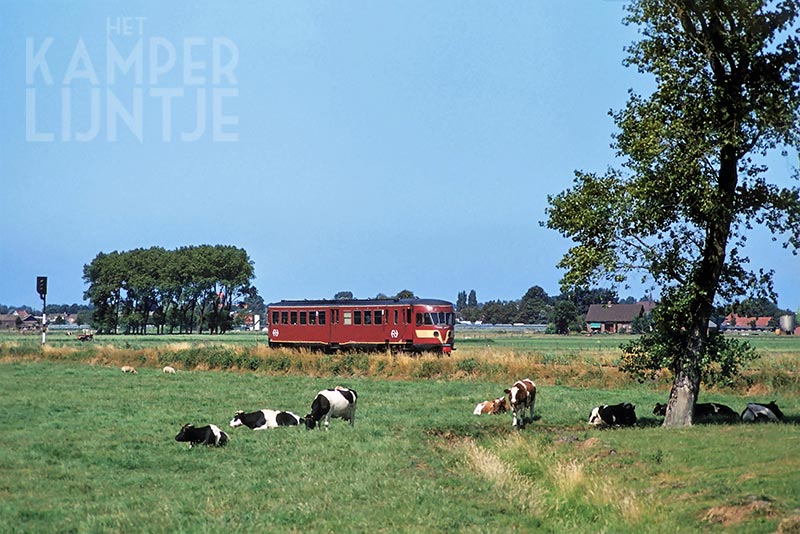 1k. IJsselmuiden 22 juli 1983, NS 22 op weg naar Kampen (foto Paul van Baarle)