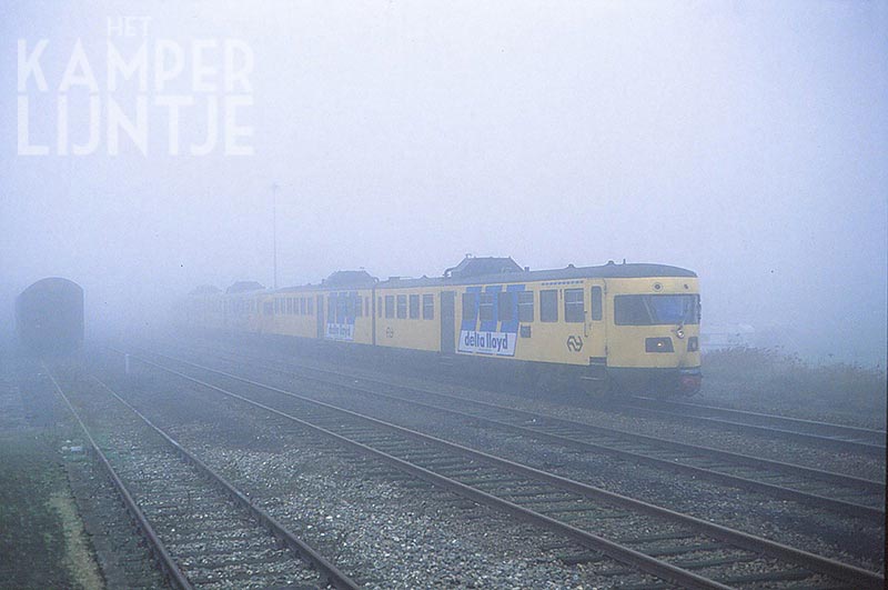 2k. IJsselmuiden 6 november 1989, DE 2 164 + 181 in mist op weg naar Zwolle (foto Rein Maneschijn)