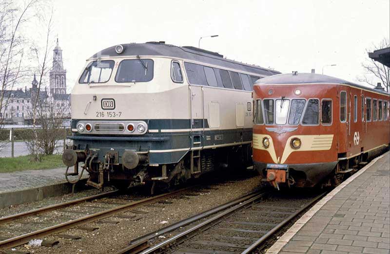 2j. Kampen 1983,  DB 216-153-7 met DE-2 96 (foto Peter Wijshake)