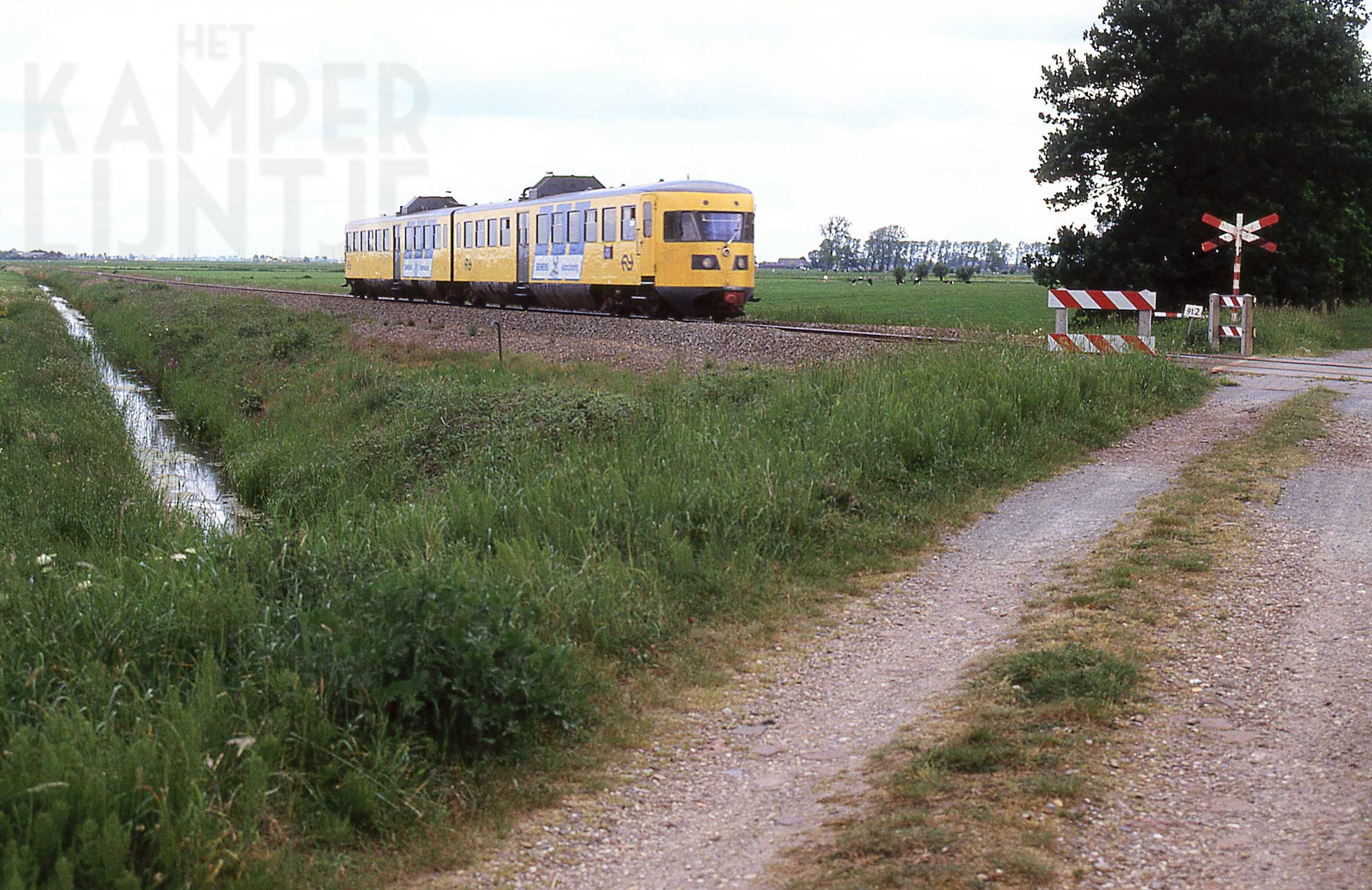 3b. Westenholte 24 mei 1990, DE2 171 bij overweg Werkerallee (foto L. J. Beumer).
