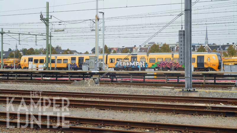 8a. Zwolle 29 augustus 2014, een uitgerangeerde,  vale en met graffity besmeurde 3403 op emplacement Zwolle