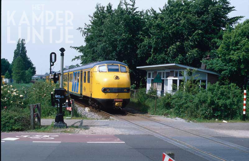 3d. Zwolle Veerallee 26 mei 1999, DE-3 126 als trein 8550 kpn-zl  bij de voormalige halte (foto J.G.C. van de Meene)