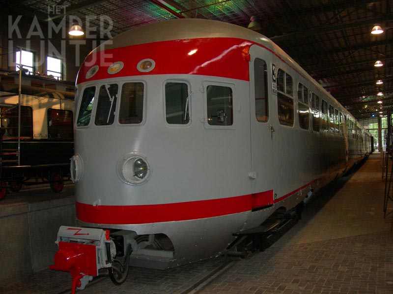 2. DE-3 27 als museumtreinstel in het Spoorwegmuseum