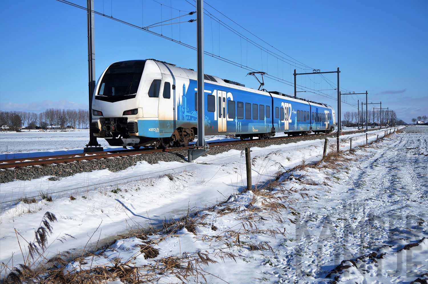 IJsselmuiden 16-2-2021, Keolis 7303 in besneeuwd landschap (foto Kasper Haar)