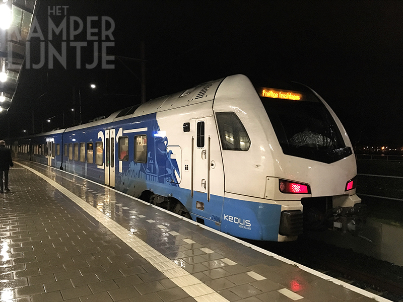 4a. Kampen 22 december 2019, Keolis 7404 in kerstsfeer tijdens Kerst in Oud Kampen (foto Kasper Haar)