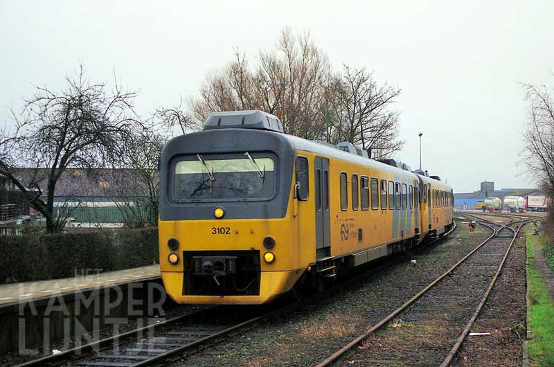 3a. Kampen, DH 3102 + 3101 rijden station Kampen binnen