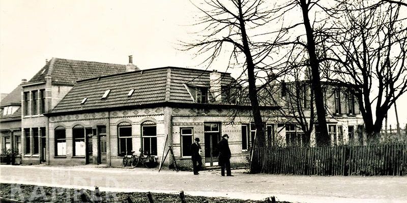 11. Ca. 1938 Café Diepenveen vlak voor afbraak (coll. K. Haar)