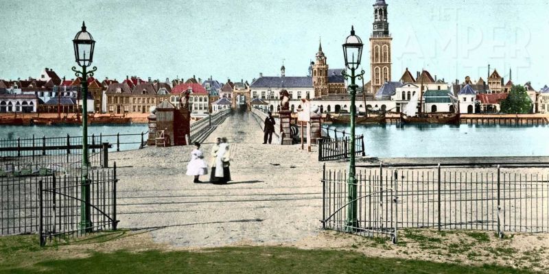 1aa. Kampen ca. 1870, houten IJsselbrug met goederensporen naar Spoorkade (bew. Remy Steller)