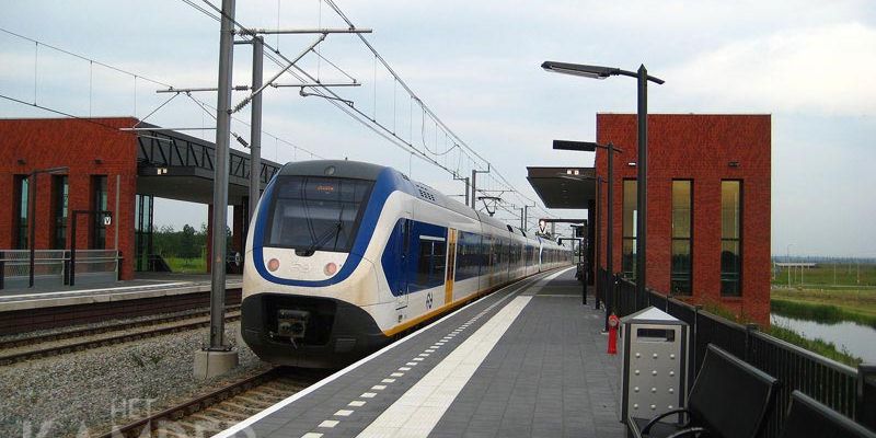 1a. Sprinter bij station Kampen Zuid richting Zwolle