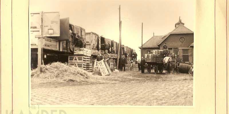 1. IJsselmuiden ca. 1950, aanvoer van flessen ten behoeve van Wijnhandel Siebrand (foto collectie Jan Bos)