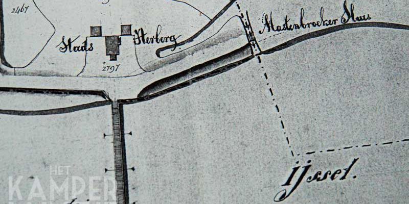 1. Kampen 1836,  oude situatie met kolk voor trekschuit voor de komst van de spoorlijn en de bouw van het station