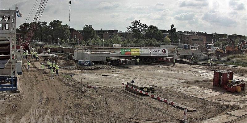 4b. Zwolle Stadshagen 23 juni 2017, het dek is zojuist op zijn plaats gereden (foto ProRail)