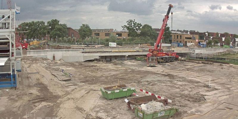 4k. Zwolle 4 juli 2017, de vormen van de perrons worden zichtbaar door de geplaatste grondkeringen (foto ProRail)