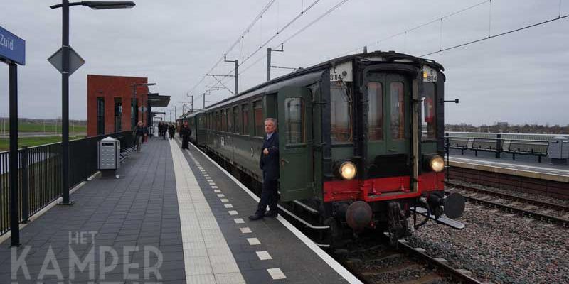 2a. Kampen 7 december 2013, ter ere van 1 jaar Hanzelijn rijdt Blokkendoosstel uit het Spoorwegmuseum op de Hanzelijn, machinist is Bernd-Jan Kraan