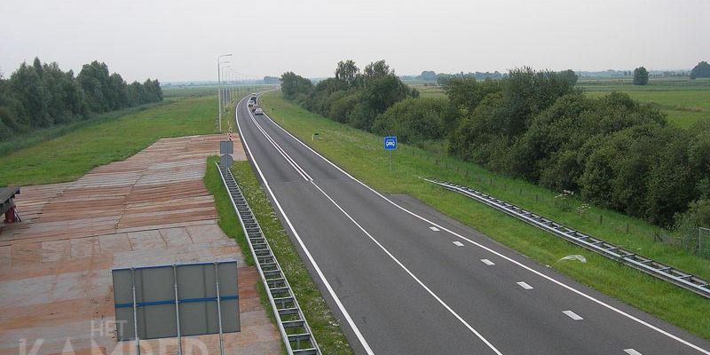 2a. Kampen juli 2007, oude situatie bij N50 kijkend richting Hattem, op de voorgrond de plaats van de start van de omlegging van wegen bij Kampen