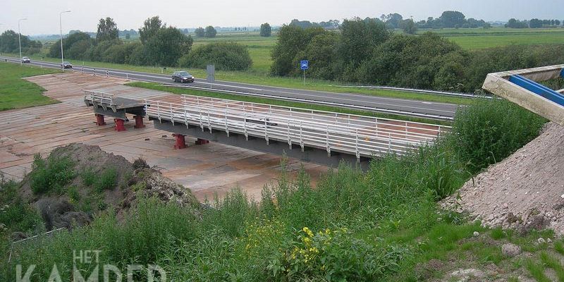 2b. Kampen juli 2007, na afbraak van het viaduct over N50 bij Venendijk Noord werd deze noodfietsbrug in augustus 2007 geplaatst en ingebruik genomen