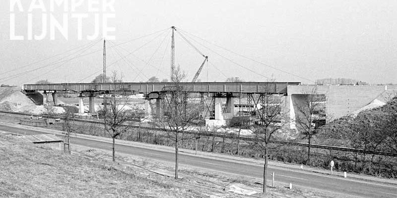 2b. Zwolle 8 maart 1964, bouw van de spoorbrug over het nog te graven Zwolle-IJsselkanaal (foto R. Ankersmit)