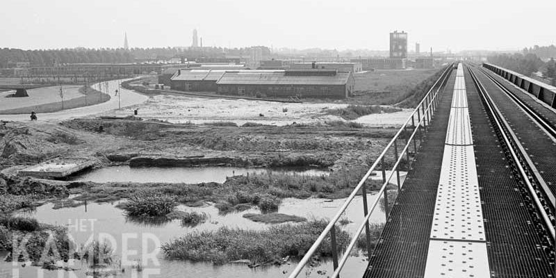 2e. Zwolle 25 juli 1964, de spoorbrug, men is gestart met het graven van het Zwolle-IJsselkanaal (foto R. Ankersmit)