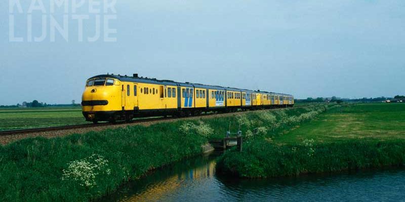 3a. Mastenbroek 11 mei 1998, DE-3 137 (voor) + 121 als trein 8554 richting Kampen (foto J.G.C. van de Meene)