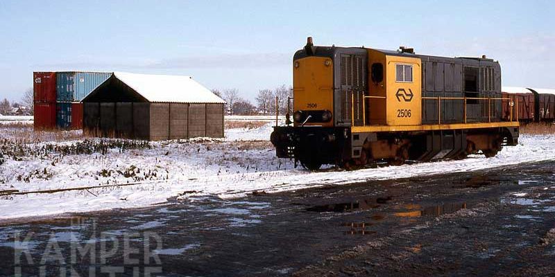 3b. Kampen 22 december 1986,  NS 2506 op emplacement Kampen (foto L.J. Beumer)