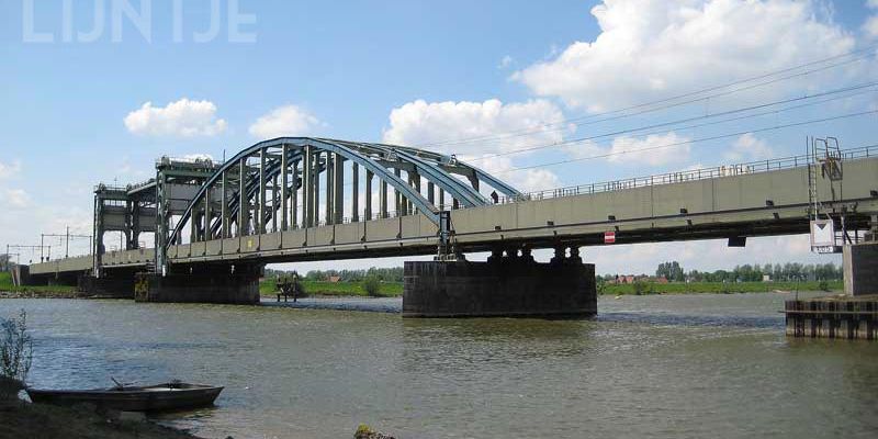 3b. Zwolle 28 mei 2010, de oude spoorbrug een jaar voor de afbraak