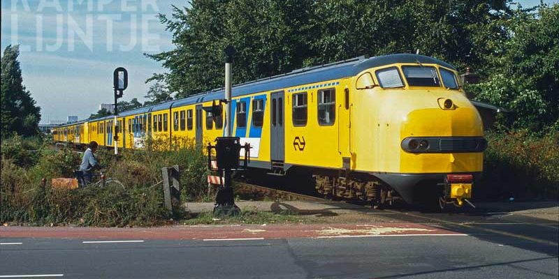 3c. Zwolle Veerallee 16 september 1997, DE-3 147 + 121 als trein 8552 uit Kampen (foto J.G.C. van de Meene)