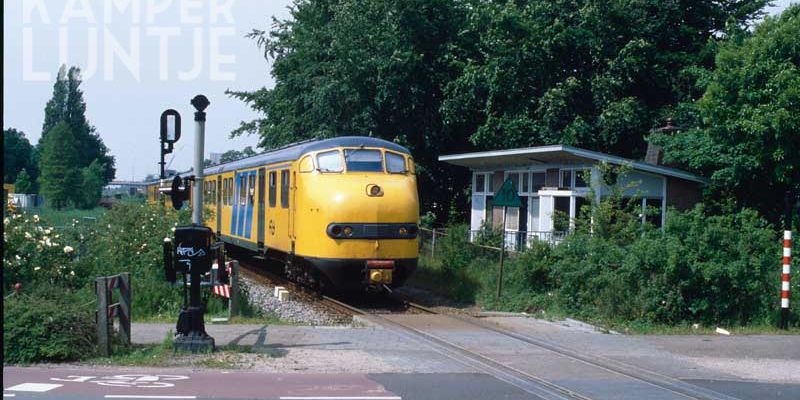 3d. Zwolle Veerallee 26 mei 1999, DE-3 126 als trein 8550 kpn-zl  bij de voormalige halte (foto J.G.C. van de Meene)