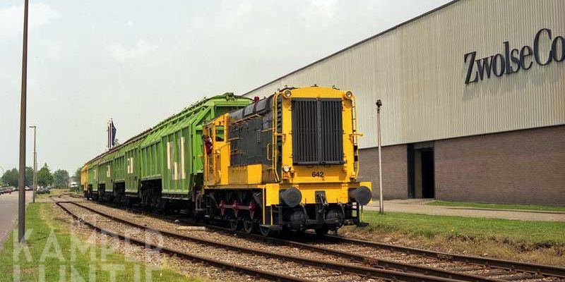 3h. Zwolle 20 juni 1991, NS 642  met VAM-trein op weg naar het huisvuilstation (foto Rein van Putten)