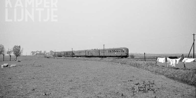 3. Mastenbroek 9 mei 1949, DE-3-147 en 149 als militaire trein (Bron: R. Ankersmit)