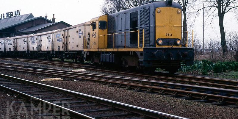 4. NS 2413, Kampen 29 december 1987 (foto L.J. Beumer)