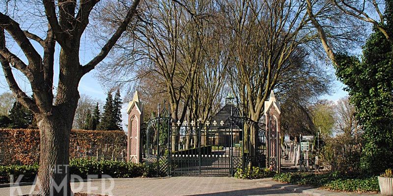 4. Toegangshek van de Algemene begraafplaats 'De Zandberg' in IJsselmuiden