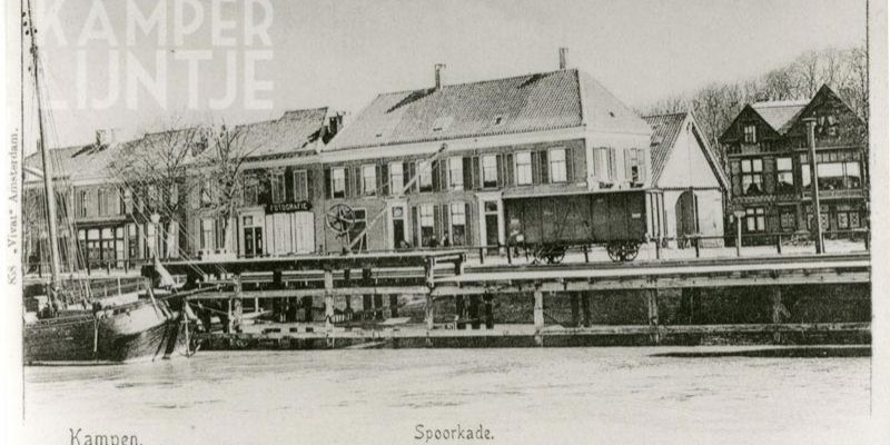 4a. De spoorsteiger uit 1865 met bovendek en kraan