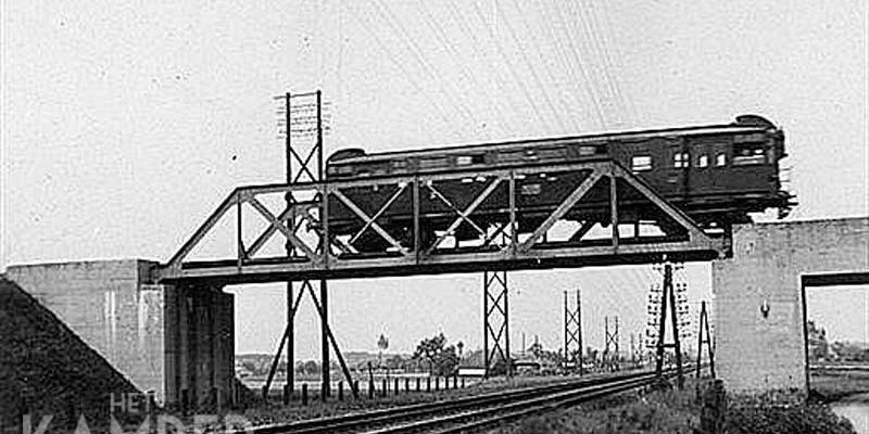 4f. Hattemerbroek spoorbrug over NCS-lijn Amersfoort - Zwolle, in 1925 en tussen 1930 en 1934 reed een omC motorrijtuig tussen Hattem en Kampen