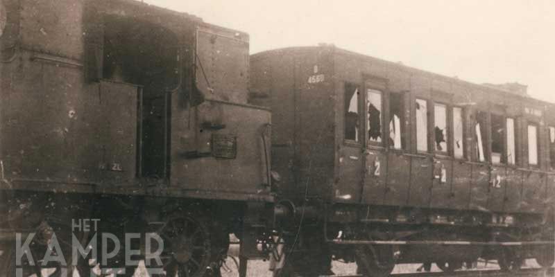 4. Mastenbroek 24 juni 1944, trein naar Kampen is na beschieting door The Loco Busters rijp voor de sloop (foto K. Koersen)