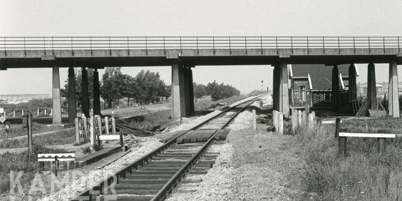 4. Zwolle 25 juli 1964; Overweg Grote Voort met voormalige wachterswoning 70A (foto R. Ankersmit)