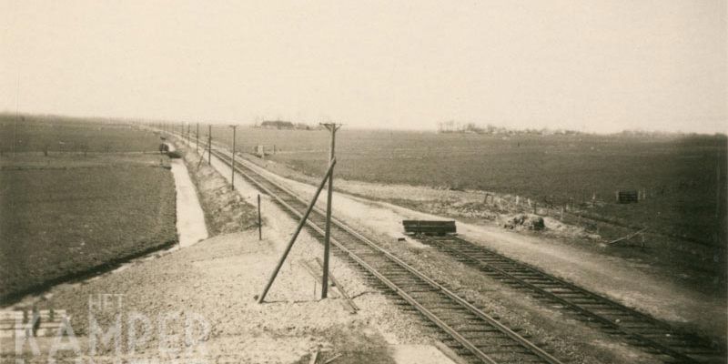 5a. Mastenbroek spoorlijn richting Kampen met telegraafpalen na 1933