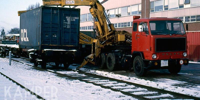 5b. Containeroverslag, Kampen 22 december 1986 (foto L.J. Beumer)