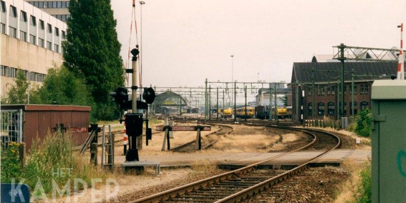 5. Vlak voor de bocht stond eens de brugwachterswoning 1998