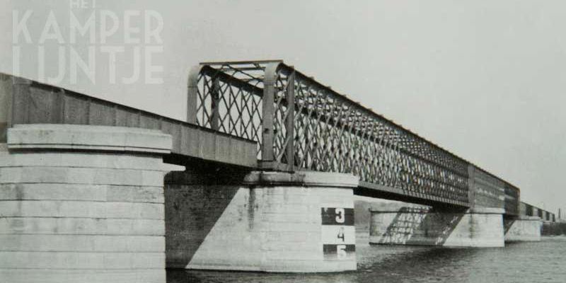 5. De enkelsporige tralieliggerbrug over de IJssel uit 1864 (foto NS, Utrechts Archief)