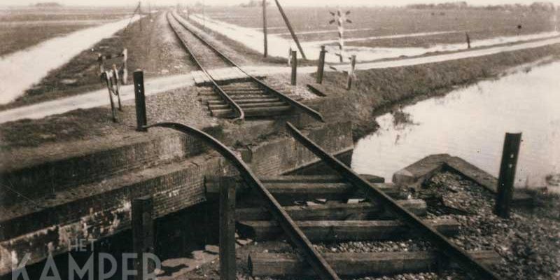 5. Mastenbroek 12-13 april 1945, spoorlijn naar Kampen opgeblazen door de Duitsers (foto Jan Pelleboer)