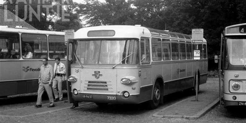 6a. Kampen, tot 1982 lag het busstation voor VAD en Flevodienst tegenover het station naast de oude bewaakte fietsenstalling