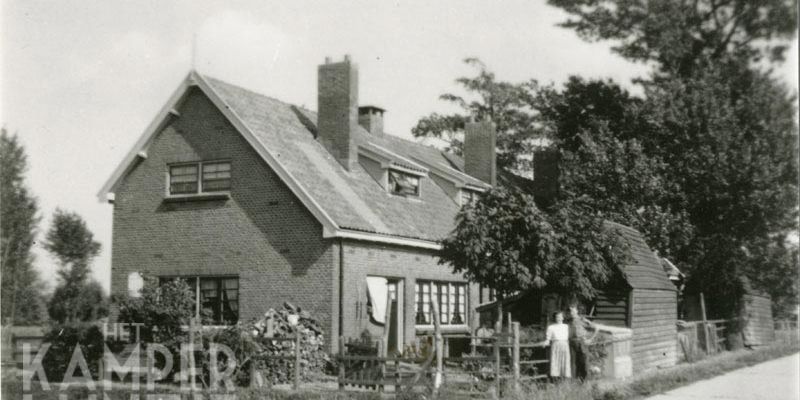 6a. Spoorhuisjes langs fietspad omstreeks 1940