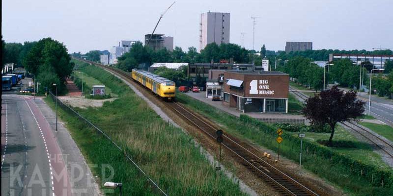 6d. Zwolle 26 mei 1999, DE-3 126 op de spoordijk als trein 8547 op weg naar Kampen (foto J.G.C. van de Meene)