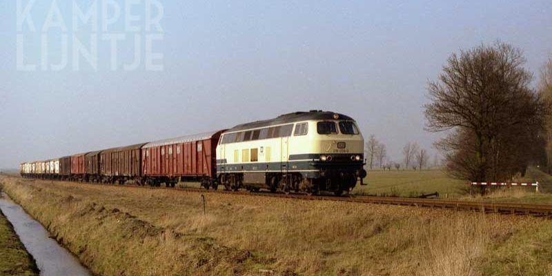 6j. Westenholte 3 maart 1983,  DB 216 038 met trein 760344 op weg naar Zwolle (foto Rein van Putten)