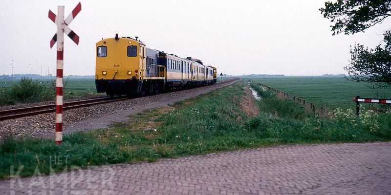 7c. Meettrein CTO met NS 2258 en 2346, Westenholte 8 mei 1988 (foto L.J. Beumer)