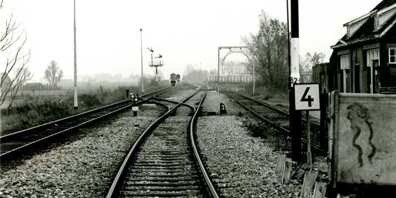 7e. Kampen, sein goederenspoor naar hoofdspoor, op achtergrond inrijbordes (foto Kees Schilder)