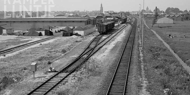 7k. Kampen 25 juli 1964, overzicht goederenemplacement vanaf inrijbordes (foto R. Ankersmit)