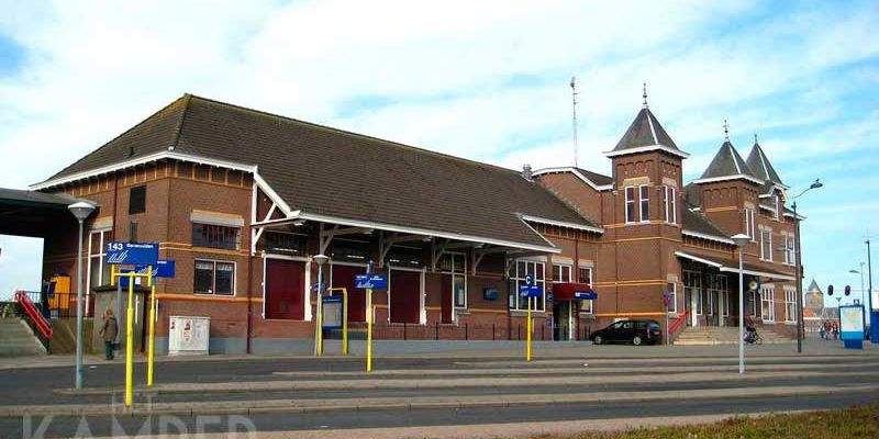 8a. Station Kampen anno 2013 na ruim 100 jaar nog recht van lijf en leden en fris van uiterlijk