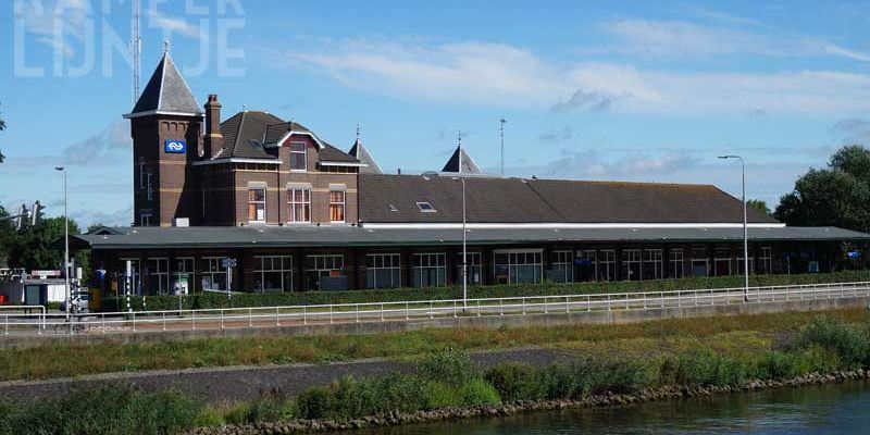 8c. Kampen, september 2013,  het station gezien vanaf de Stadsbrug