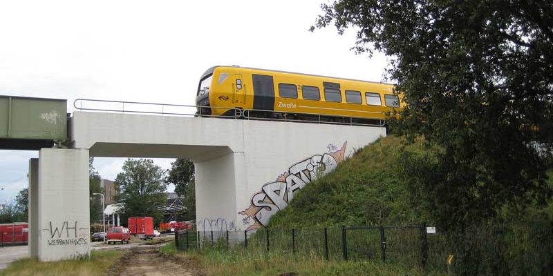 9a. Zwolle 10 september 2013, afbraak goederenlijn ter hoogte van Katwolderhaven met viaduct Kamperlijn
